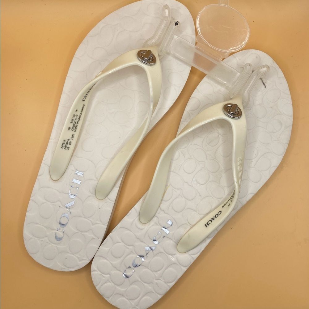 Coach Women’s White Flip Flops Size 6 Great Condition